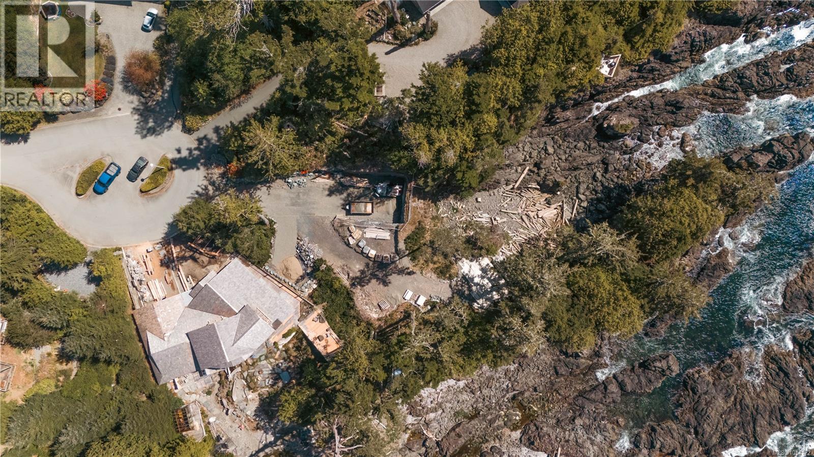858 Barclay Pl, Ucluelet