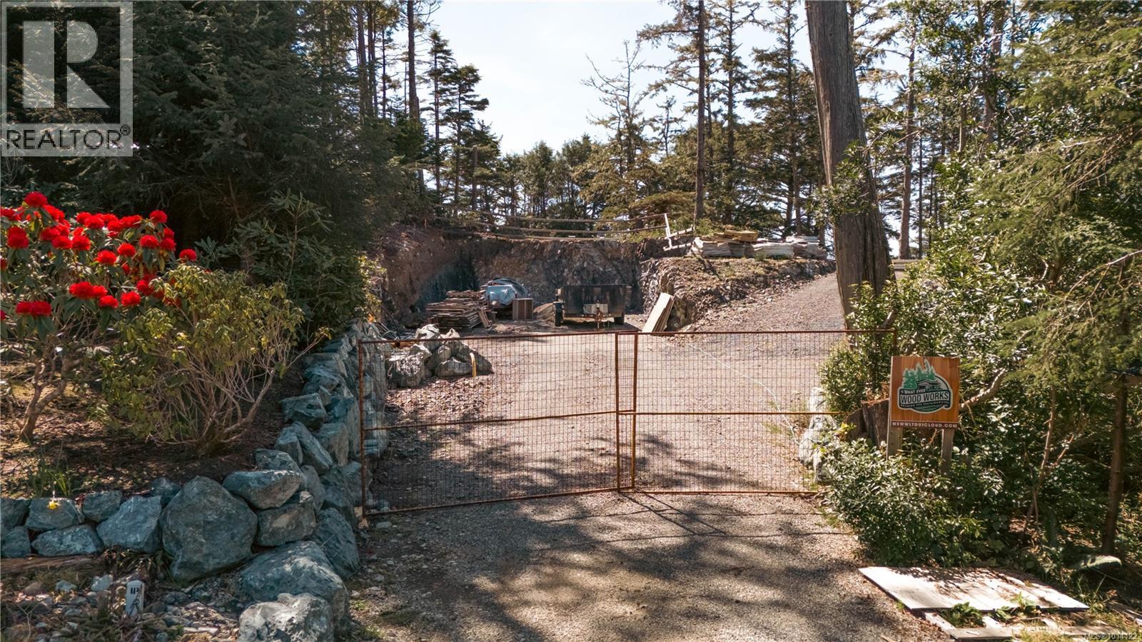 858 Barclay Pl, Ucluelet