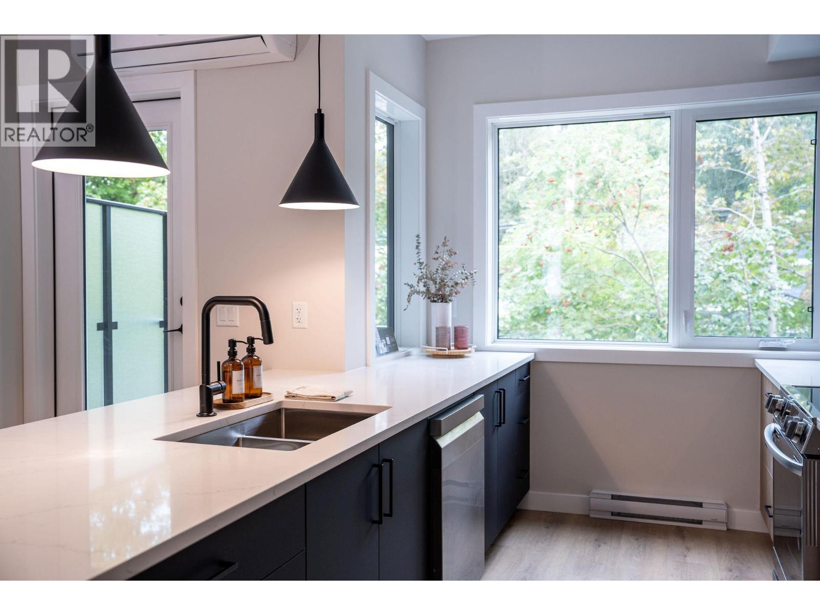 1218 Douglas Street W, Revelstoke