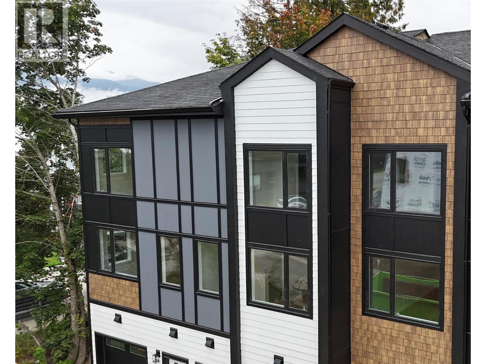 1218 Douglas Street W, Revelstoke
