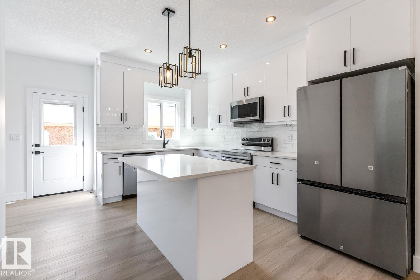 7906 75 ST NW, Edmonton