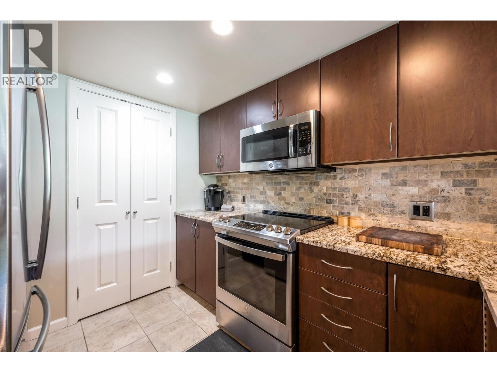 1601 290 NEWPORT DRIVE, Port Moody