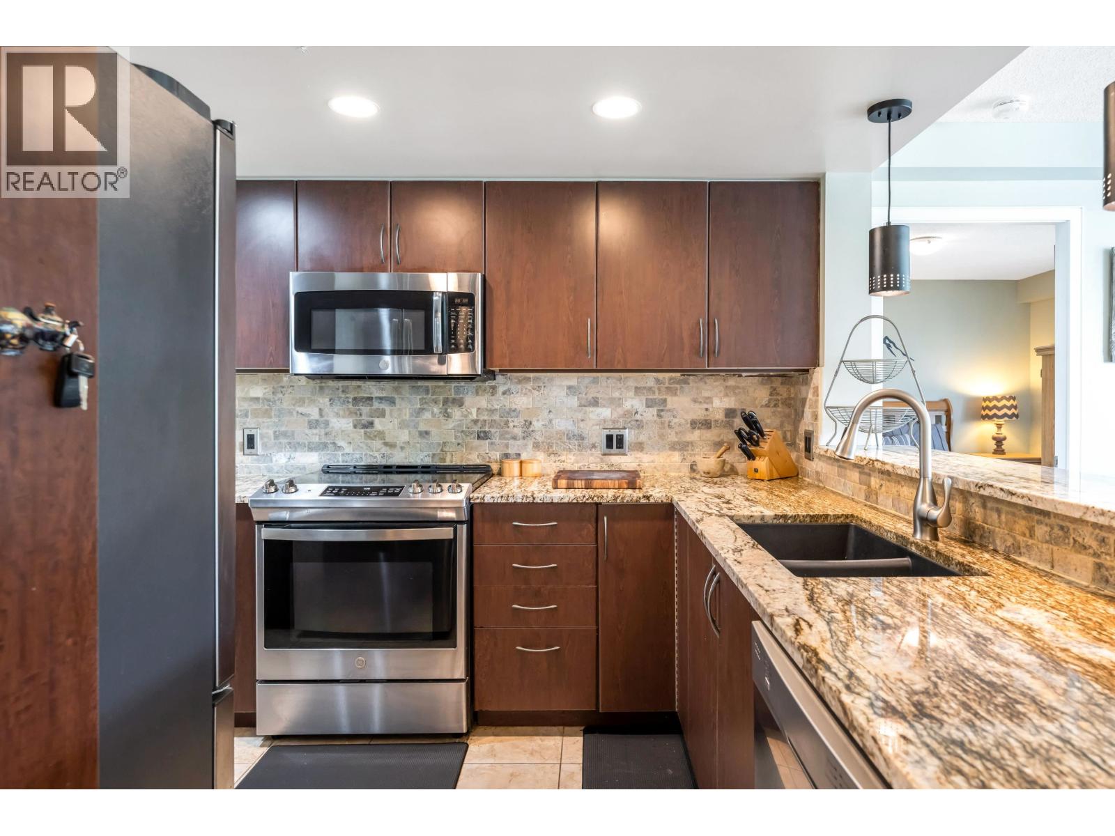 1601 290 NEWPORT DRIVE, Port Moody