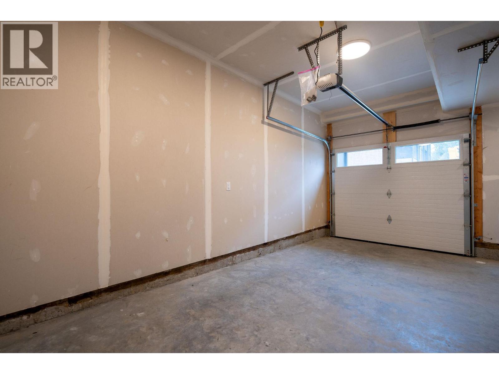 1204 Douglas Street W, Revelstoke