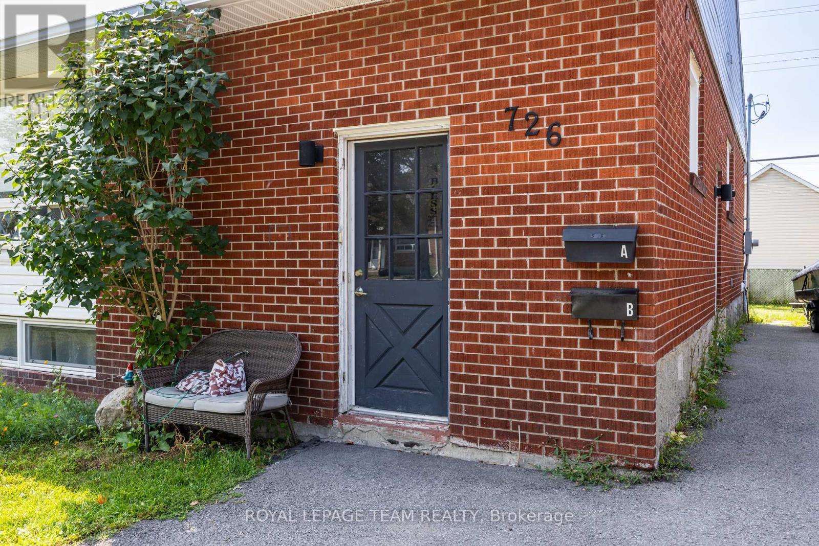 ENTRANCE TO UNIT A