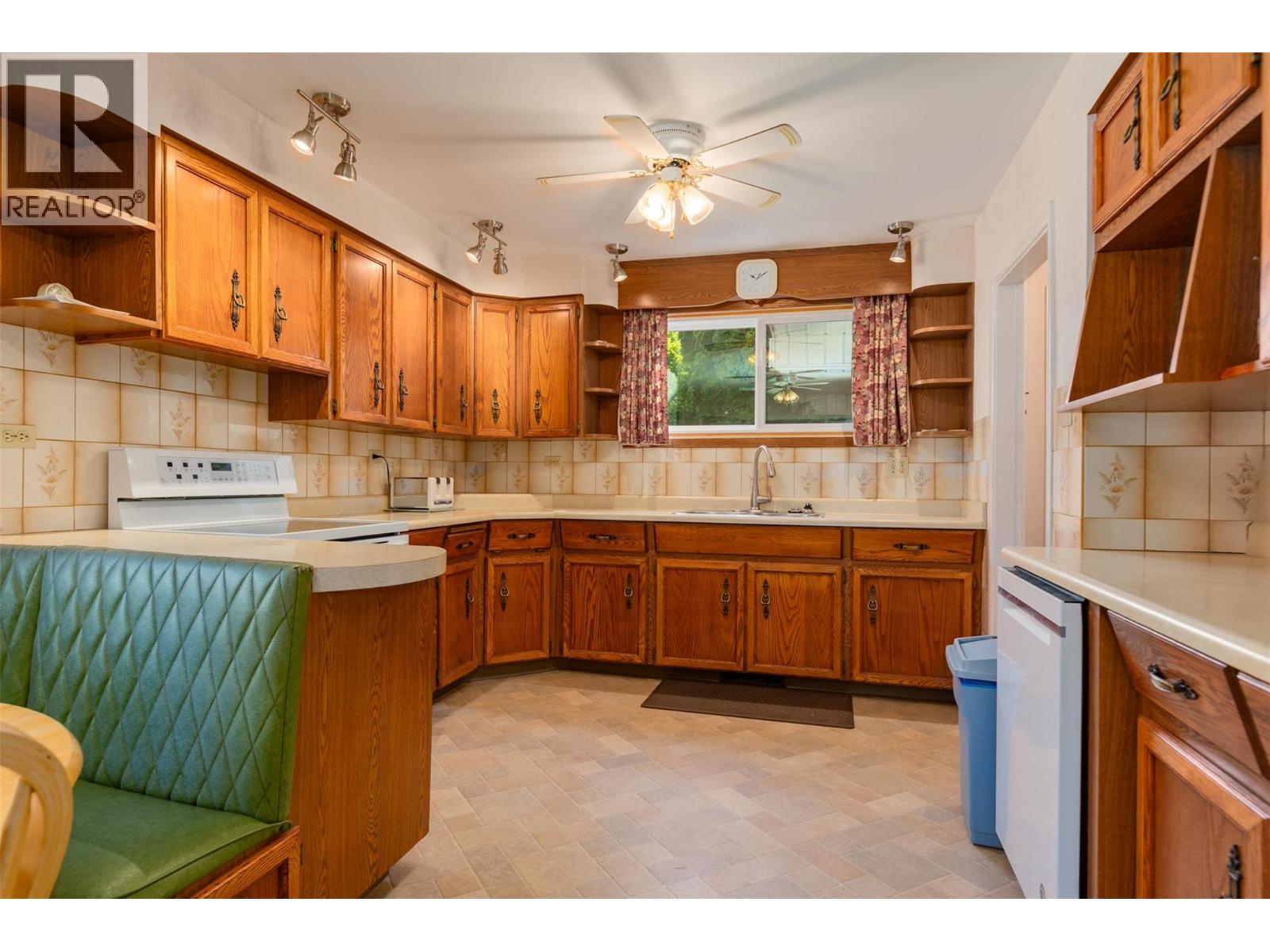 235 10TH Avenue, Montrose