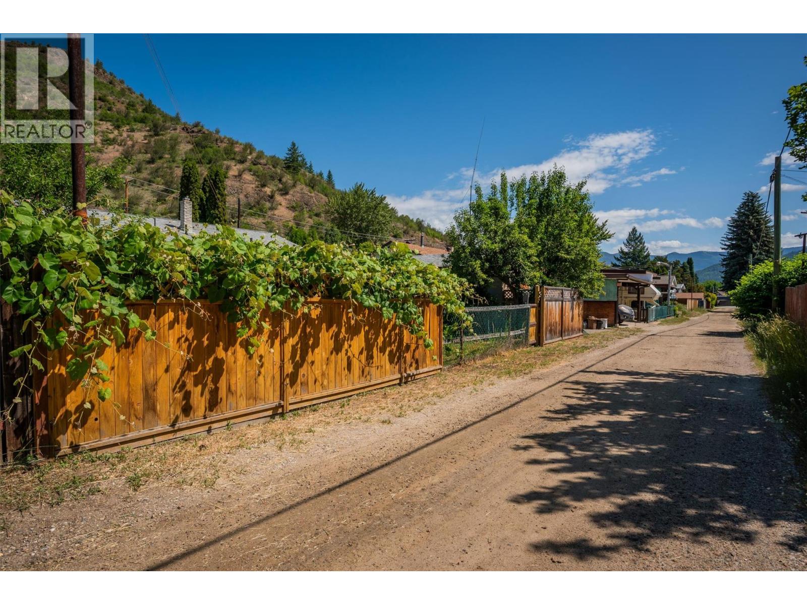 235 10TH Avenue, Montrose