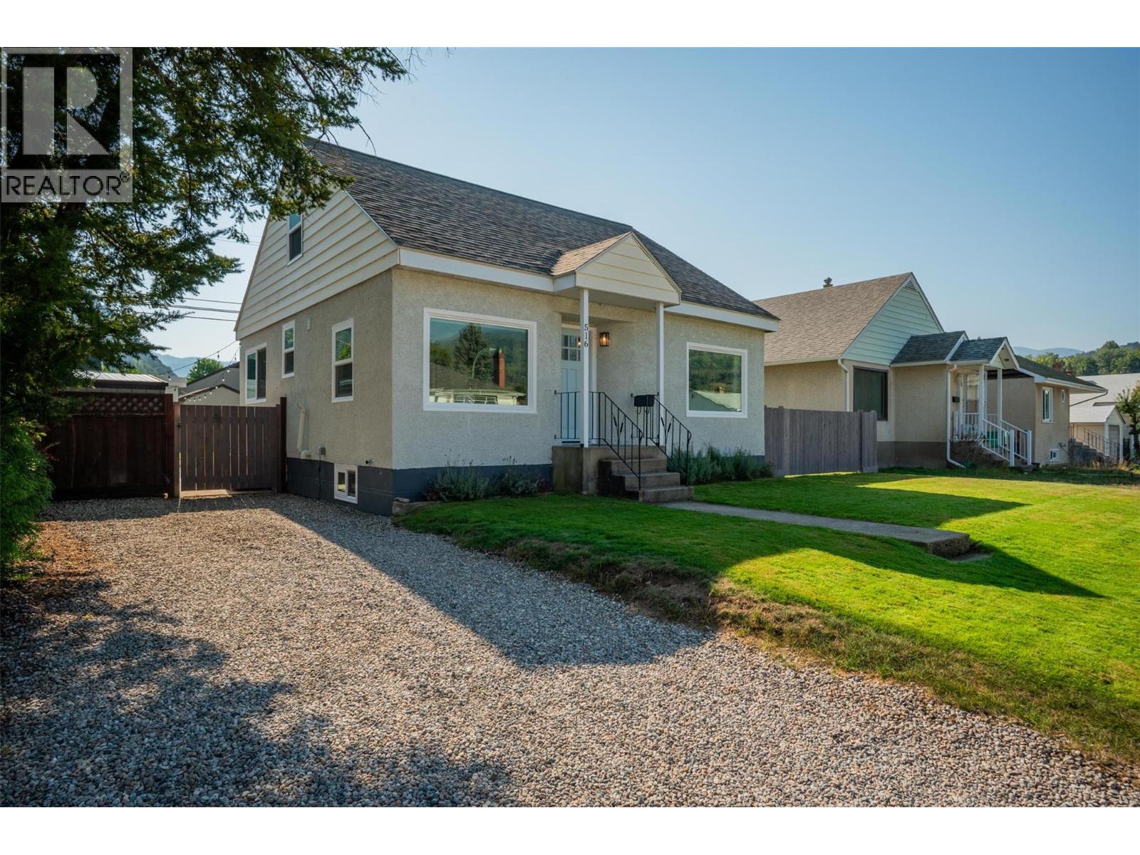 516 Portia Crescent, Trail