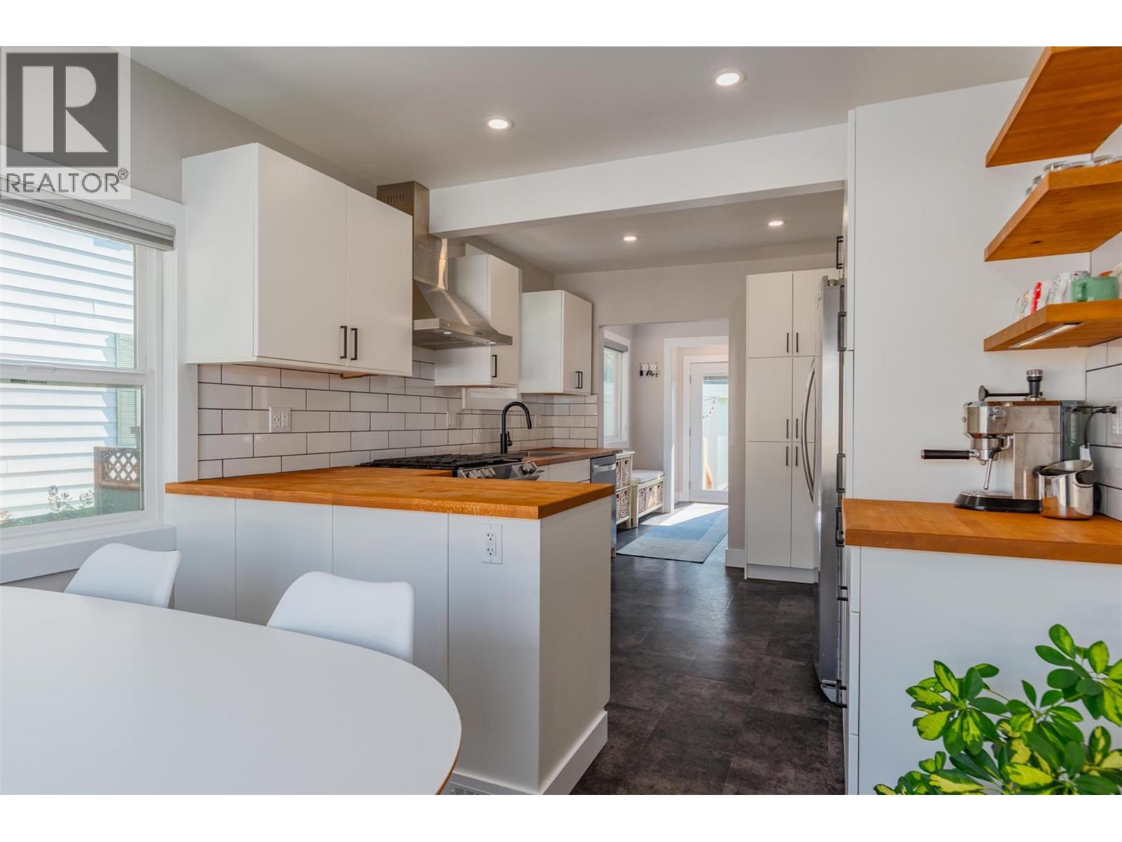 516 Portia Crescent, Trail