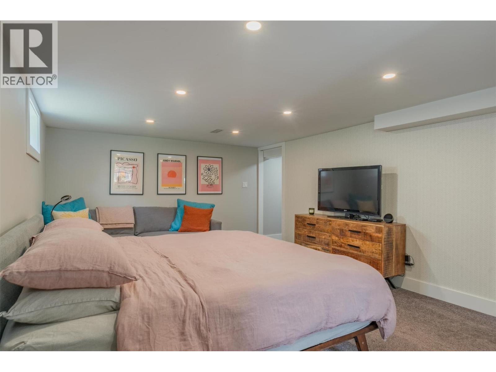 516 Portia Crescent, Trail