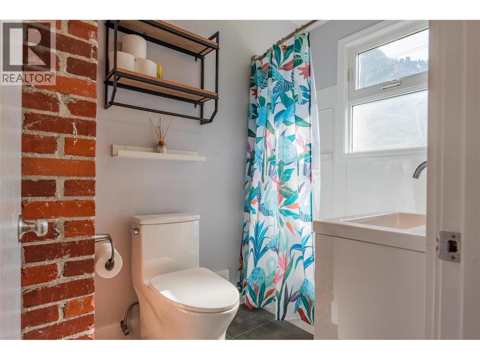 516 Portia Crescent, Trail