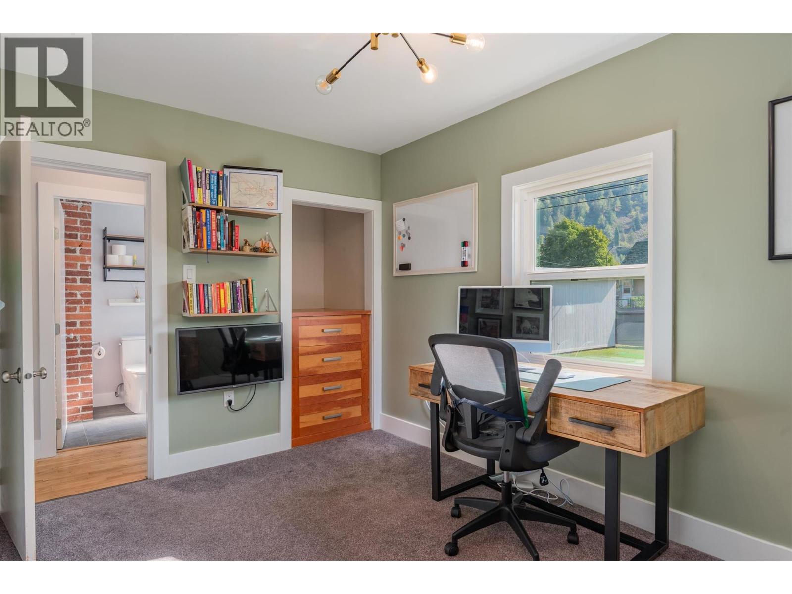 516 Portia Crescent, Trail
