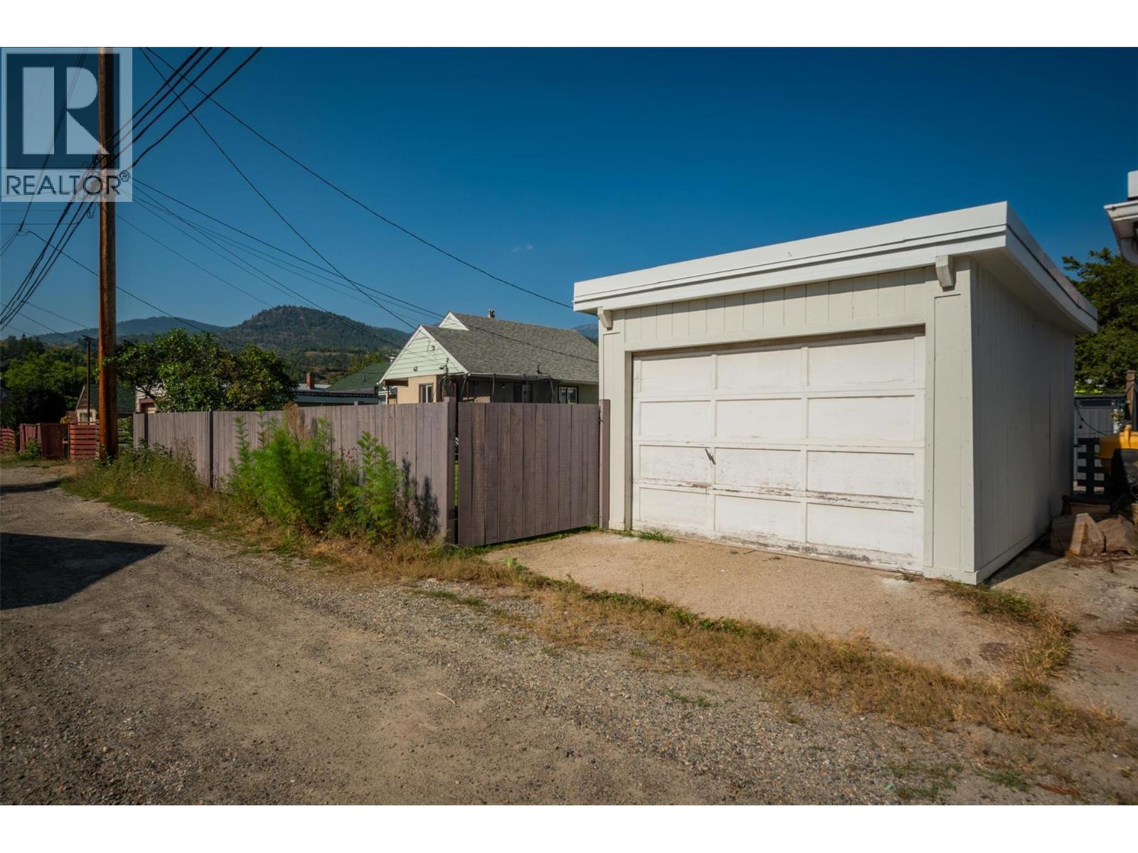 516 Portia Crescent, Trail