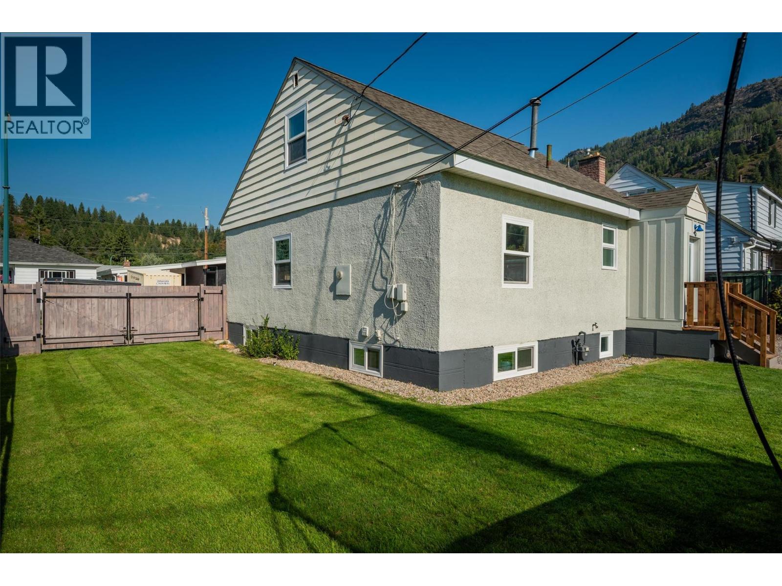 516 Portia Crescent, Trail