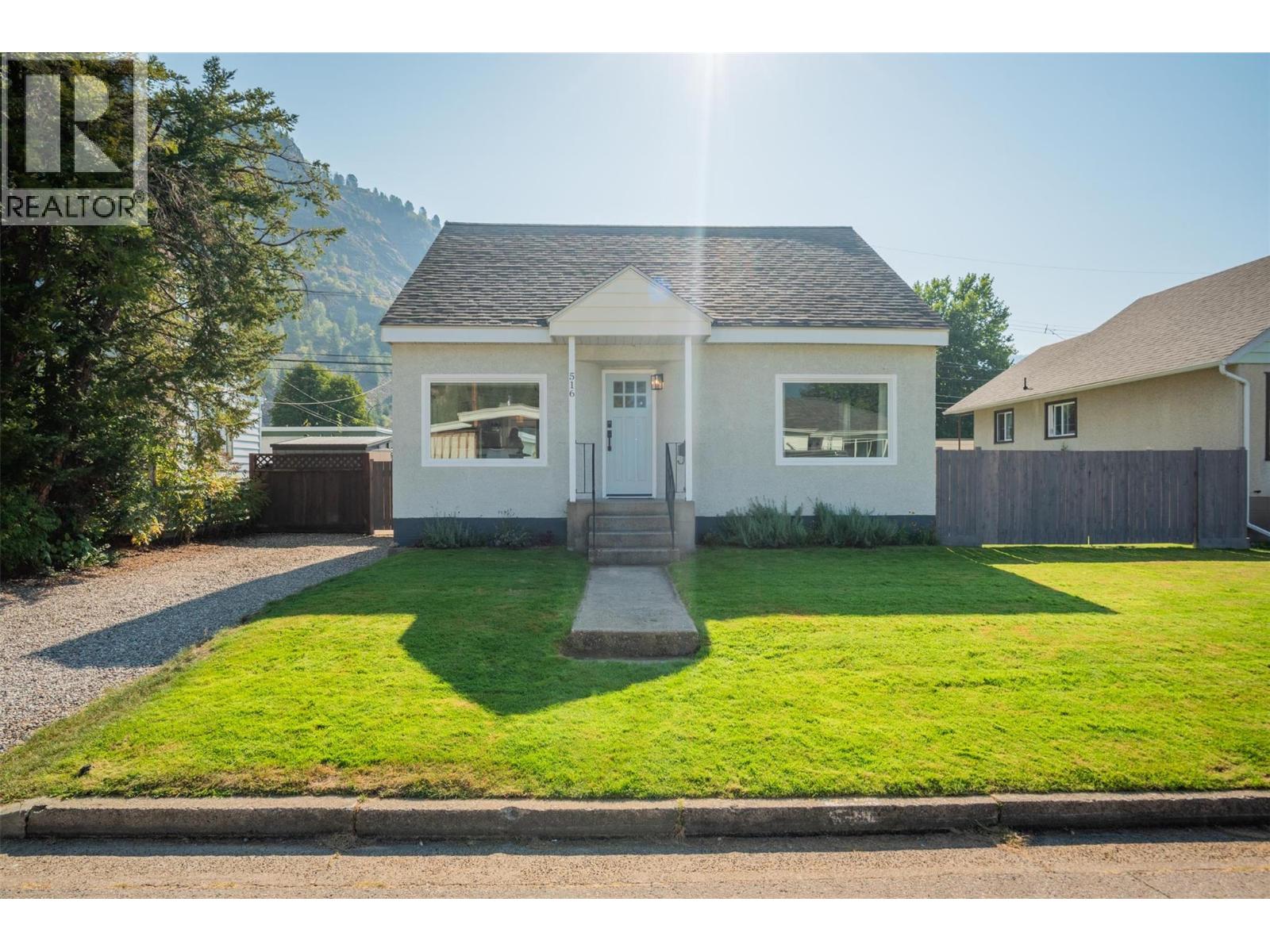 516 Portia Crescent, Trail