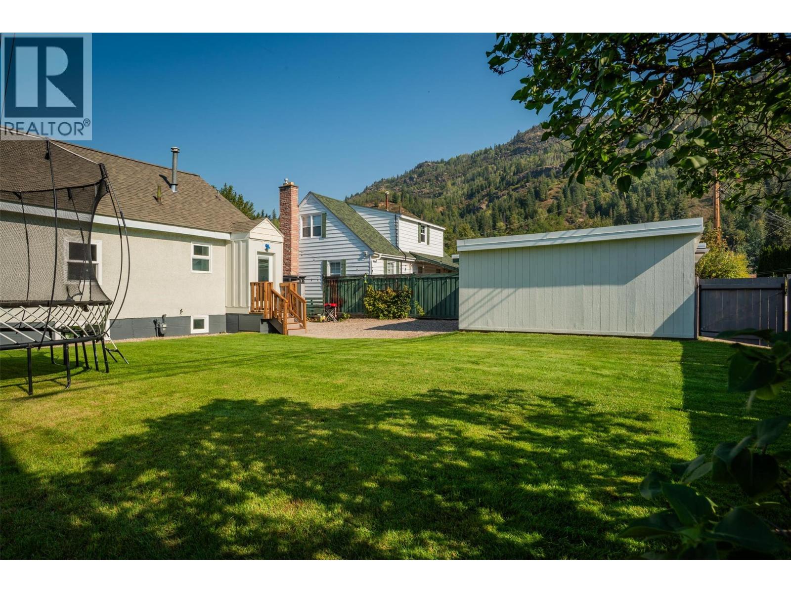 516 Portia Crescent, Trail