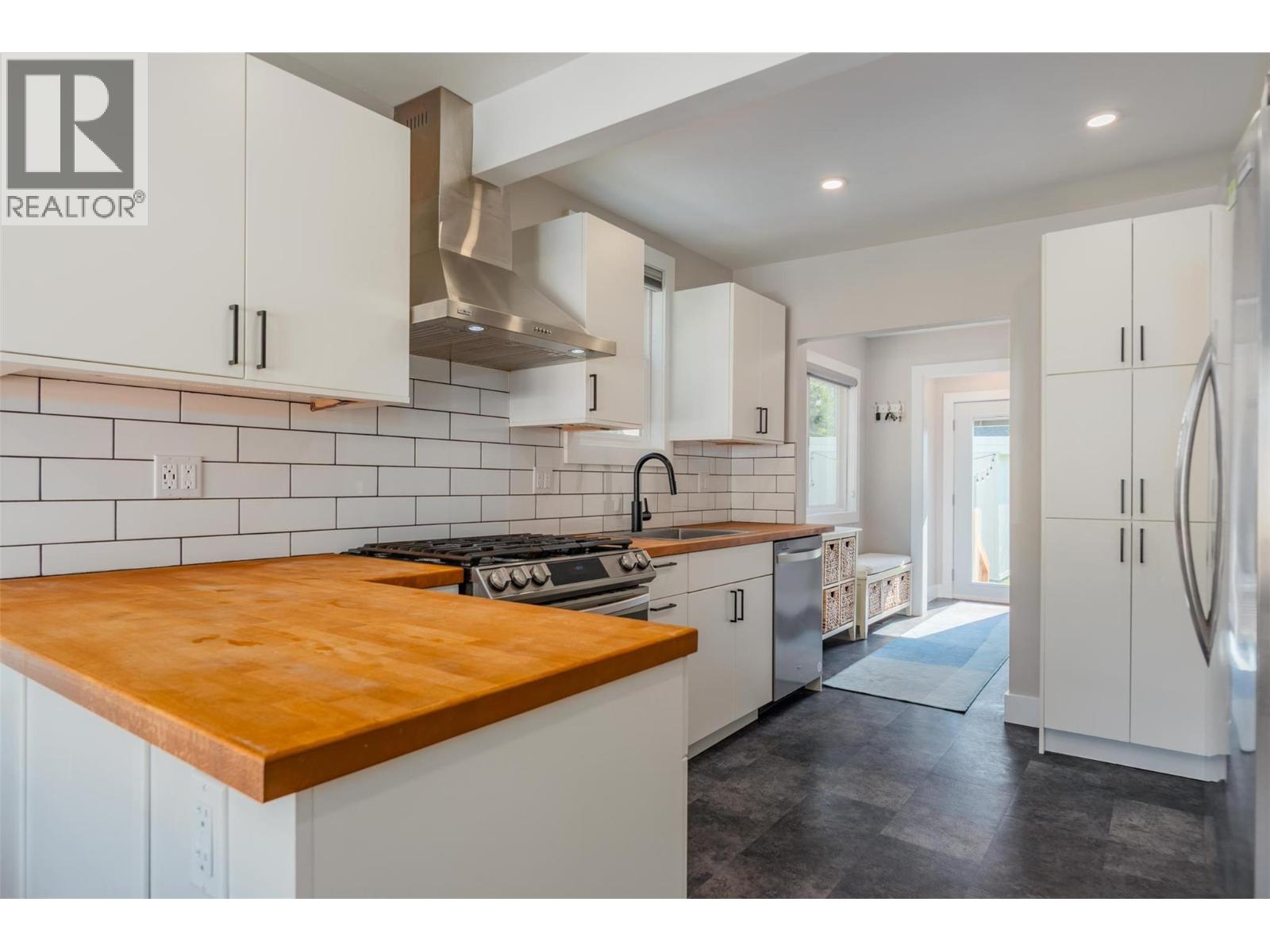516 Portia Crescent, Trail