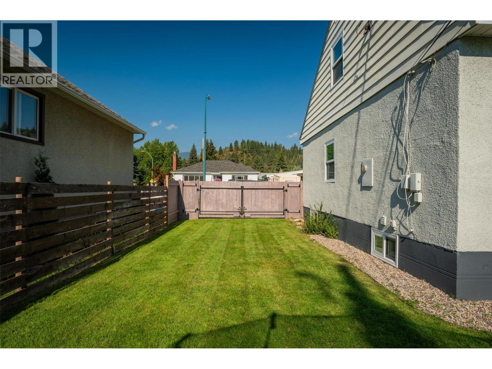 516 Portia Crescent, Trail