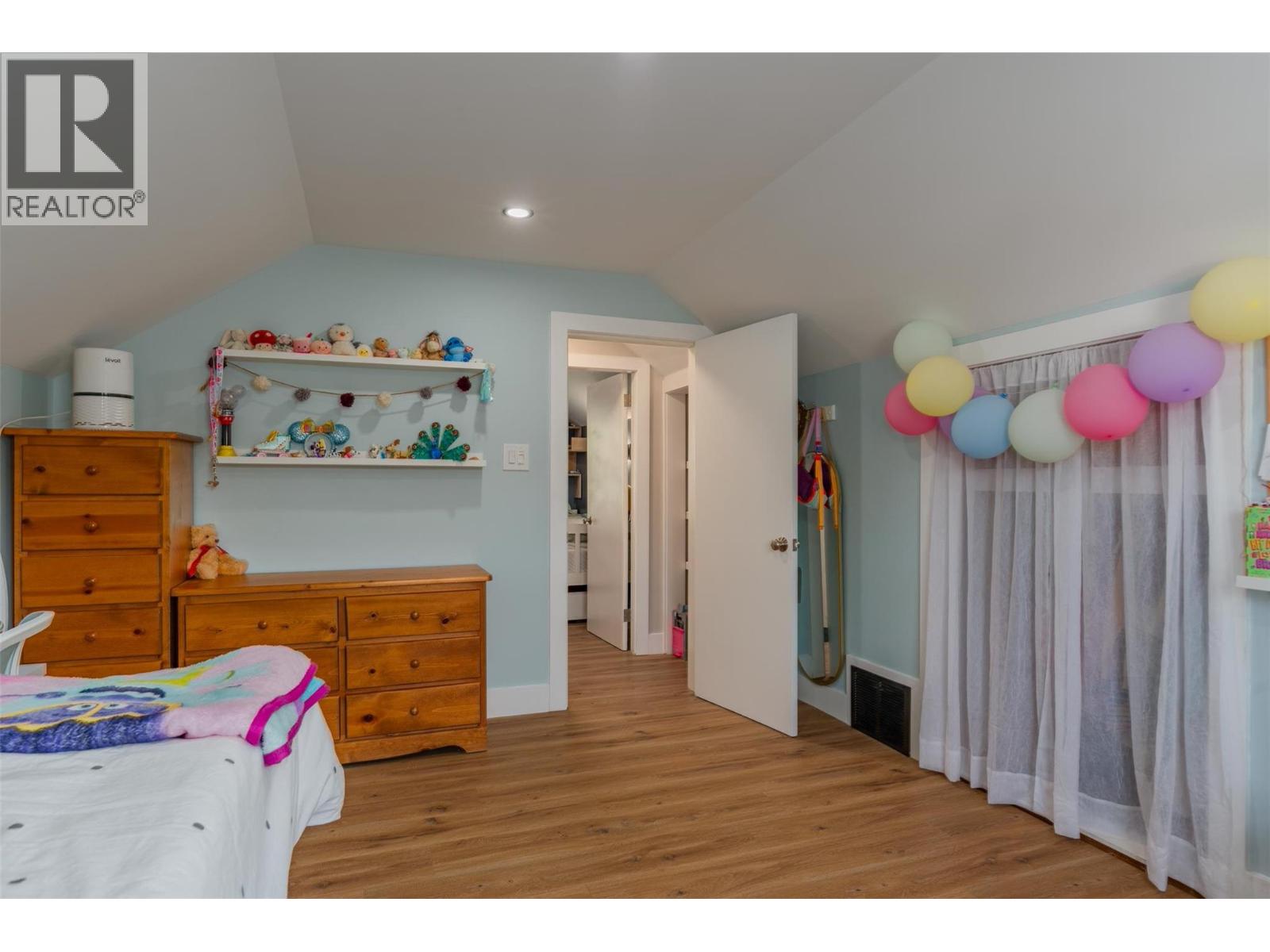516 Portia Crescent, Trail