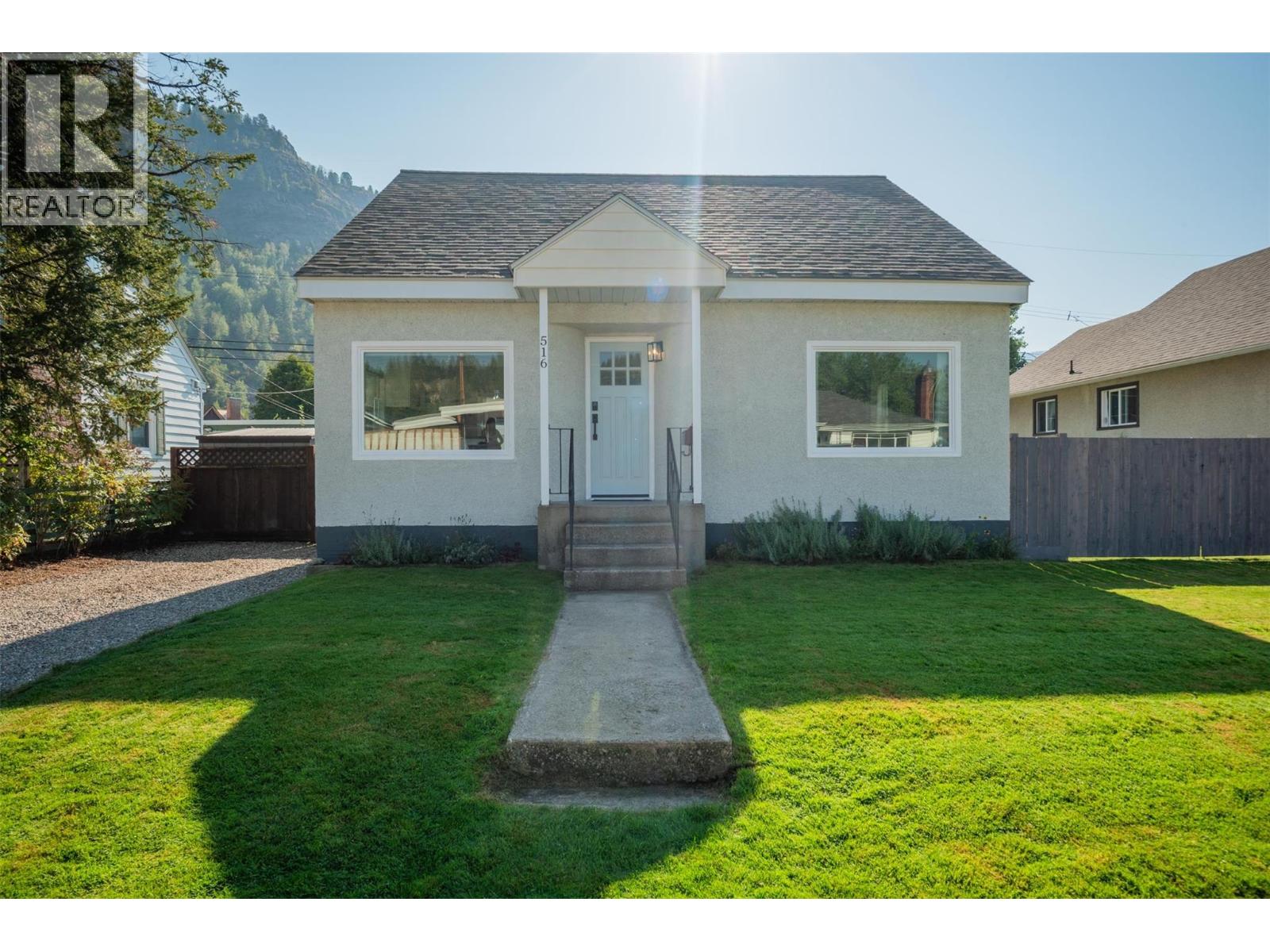 516 Portia Crescent, Trail