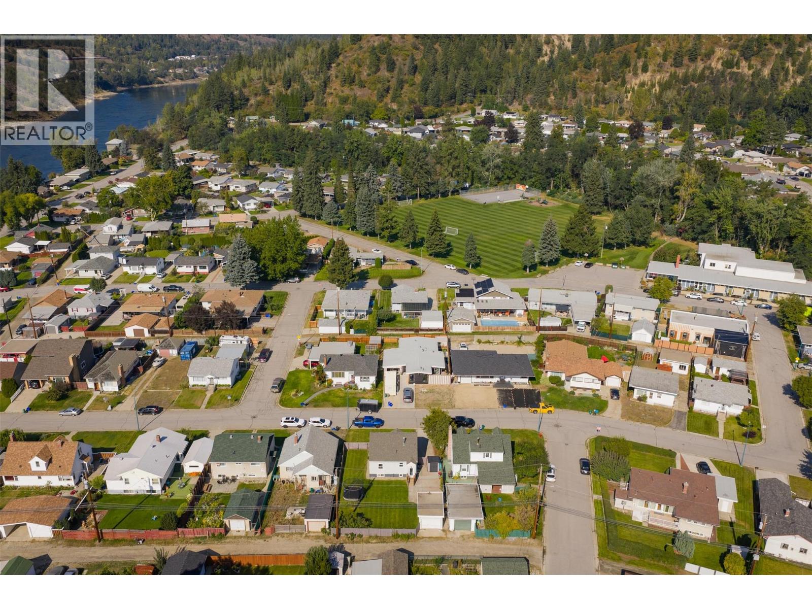 516 Portia Crescent, Trail