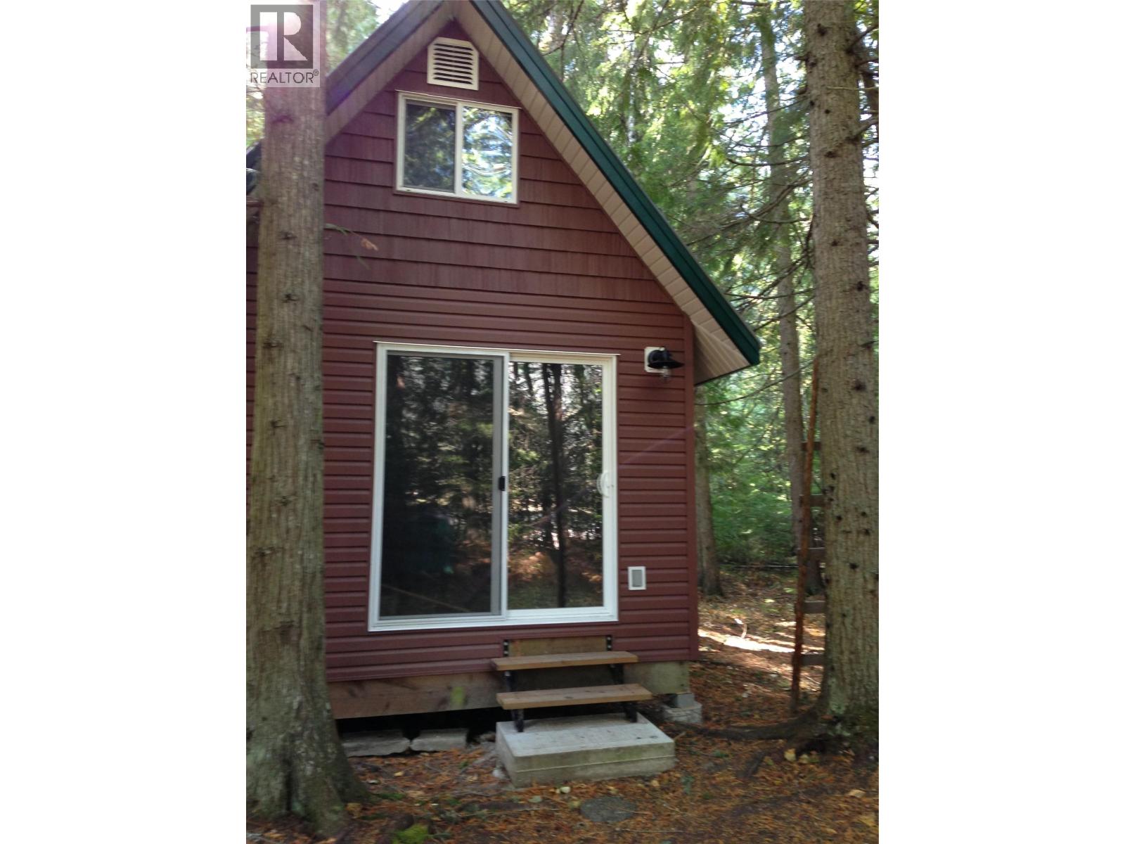 3848 ROCK ISLAND Road, Nakusp