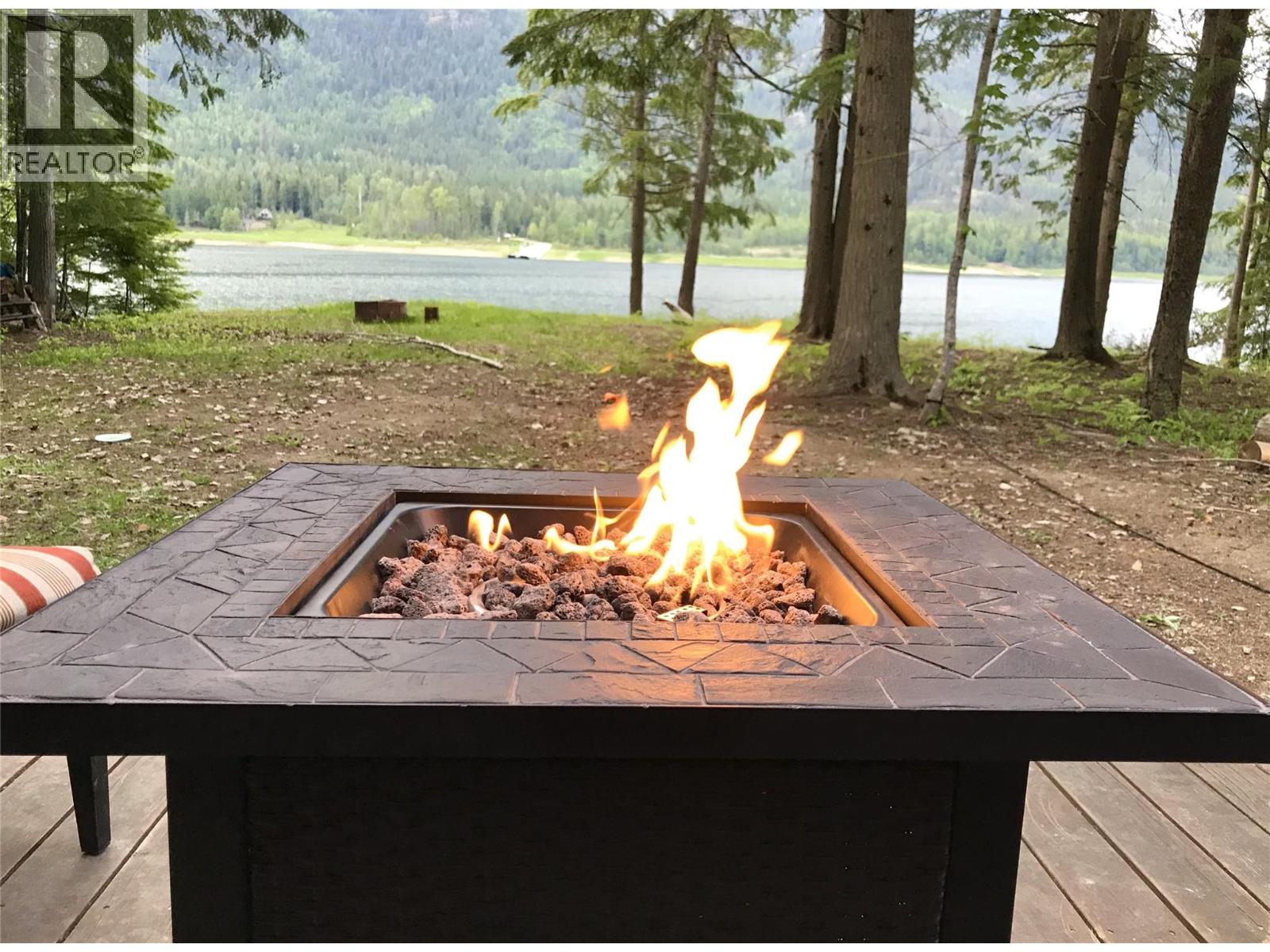 3848 ROCK ISLAND Road, Nakusp
