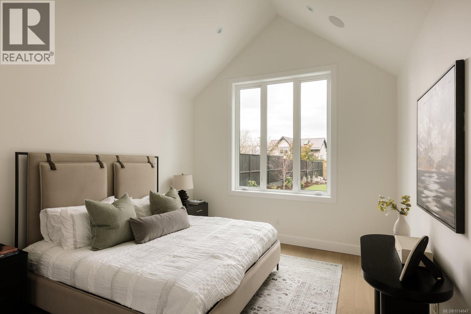  10210 Tsaykum Road, North Saanich