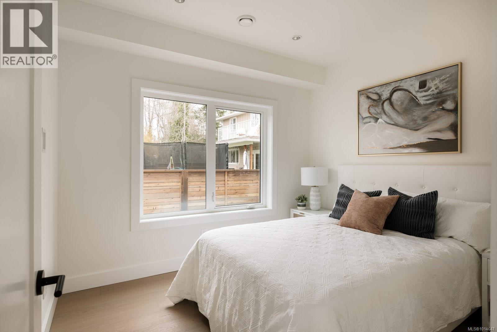  10210 Tsaykum Road, North Saanich