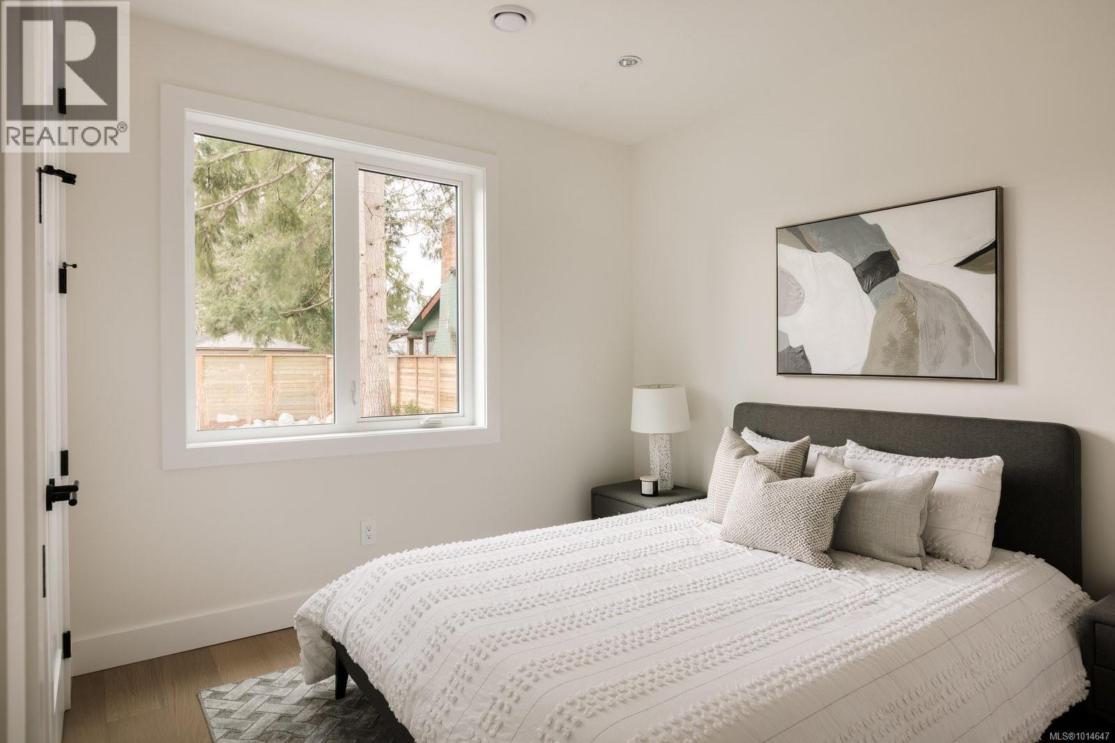  10210 Tsaykum Road, North Saanich