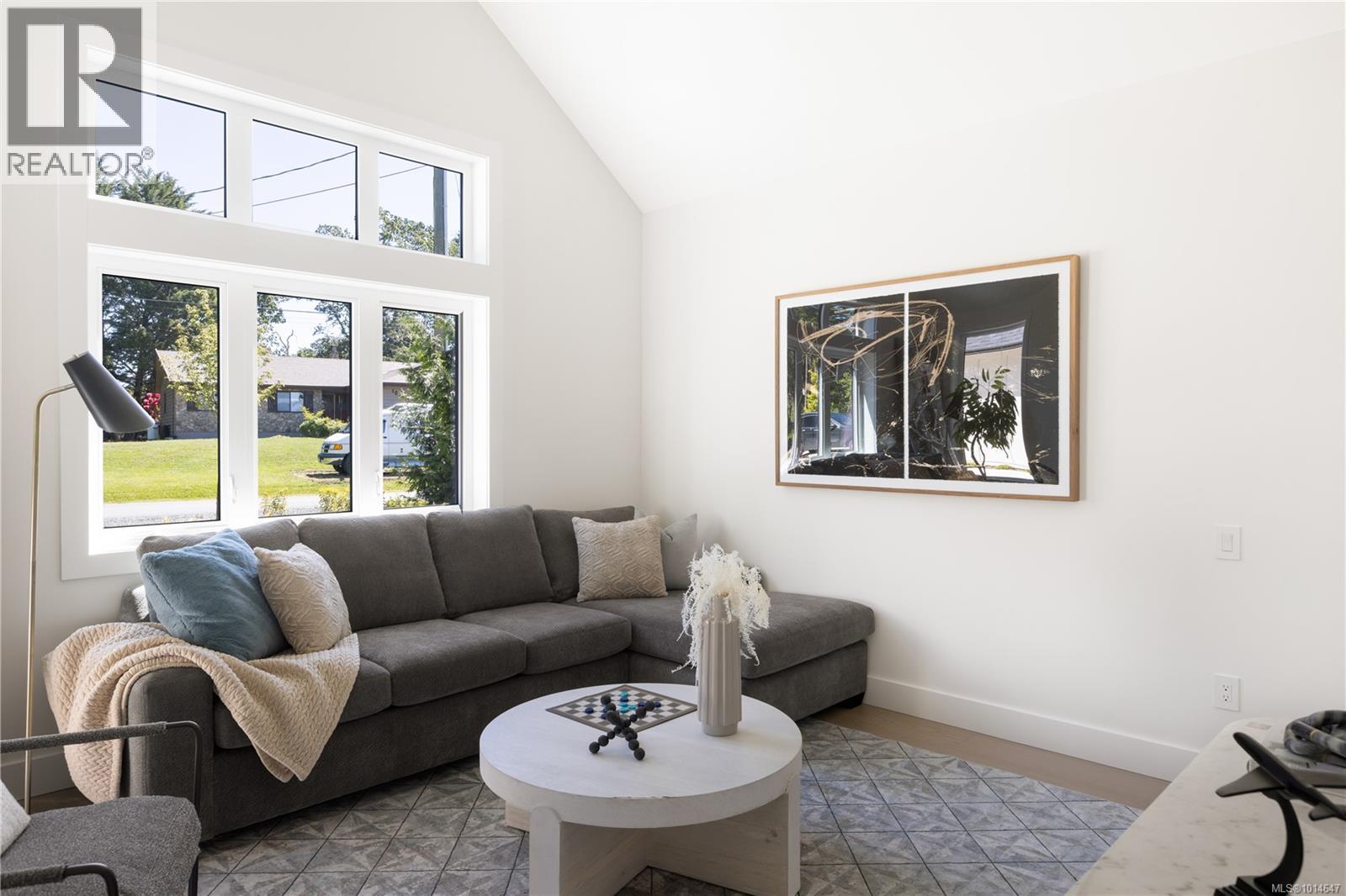  10210 Tsaykum Road, North Saanich