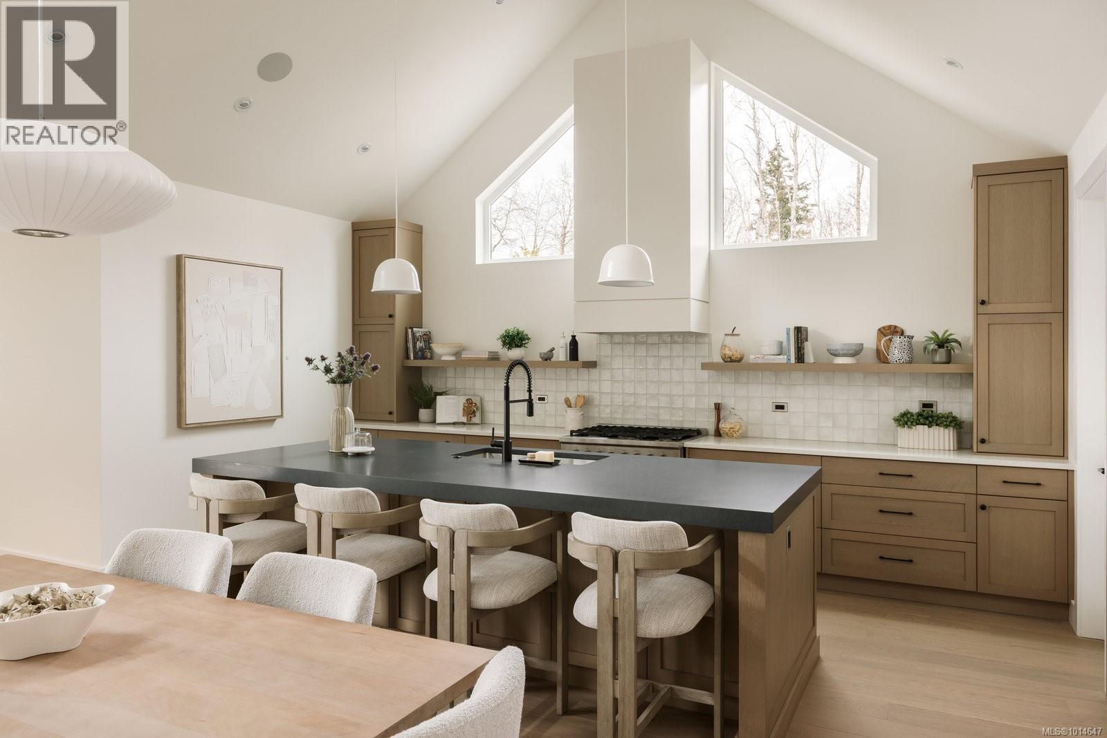  10210 Tsaykum Road, North Saanich