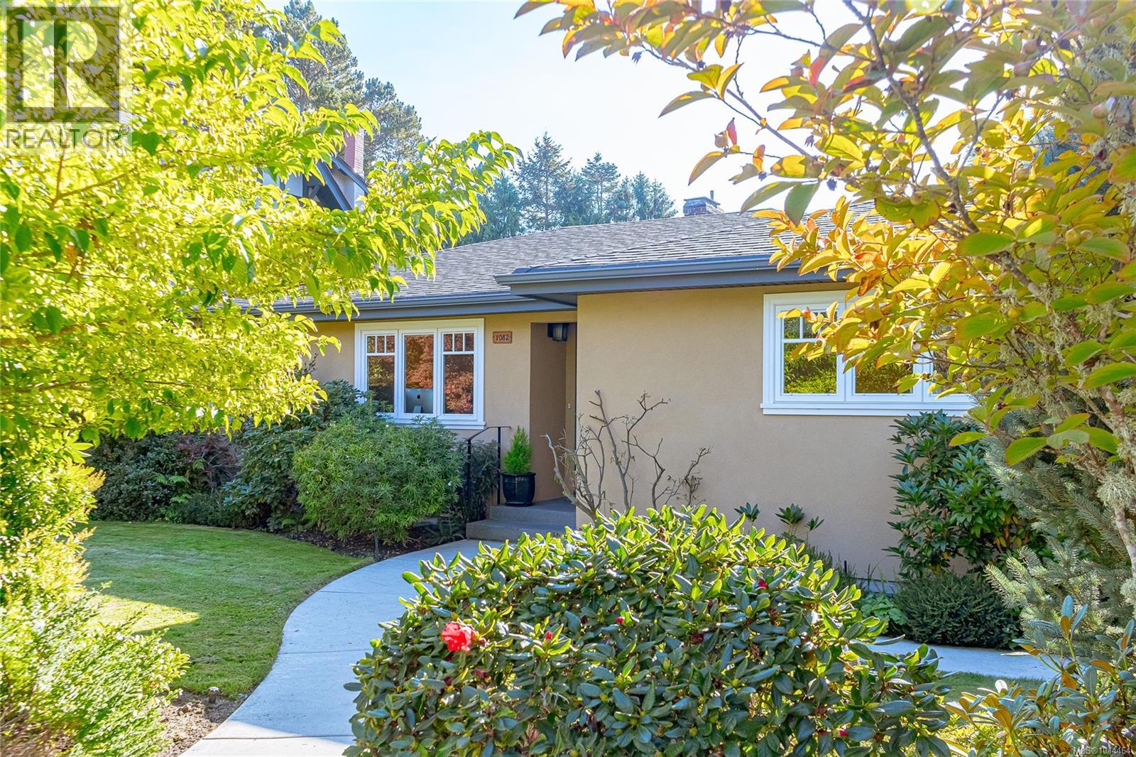 1082 Newport Ave, Oak Bay