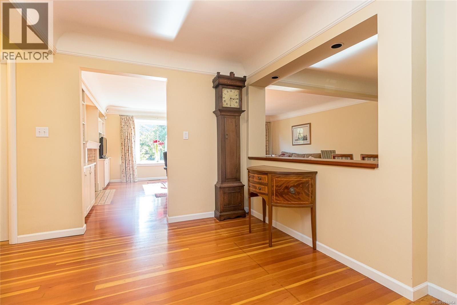 1082 Newport Ave, Oak Bay