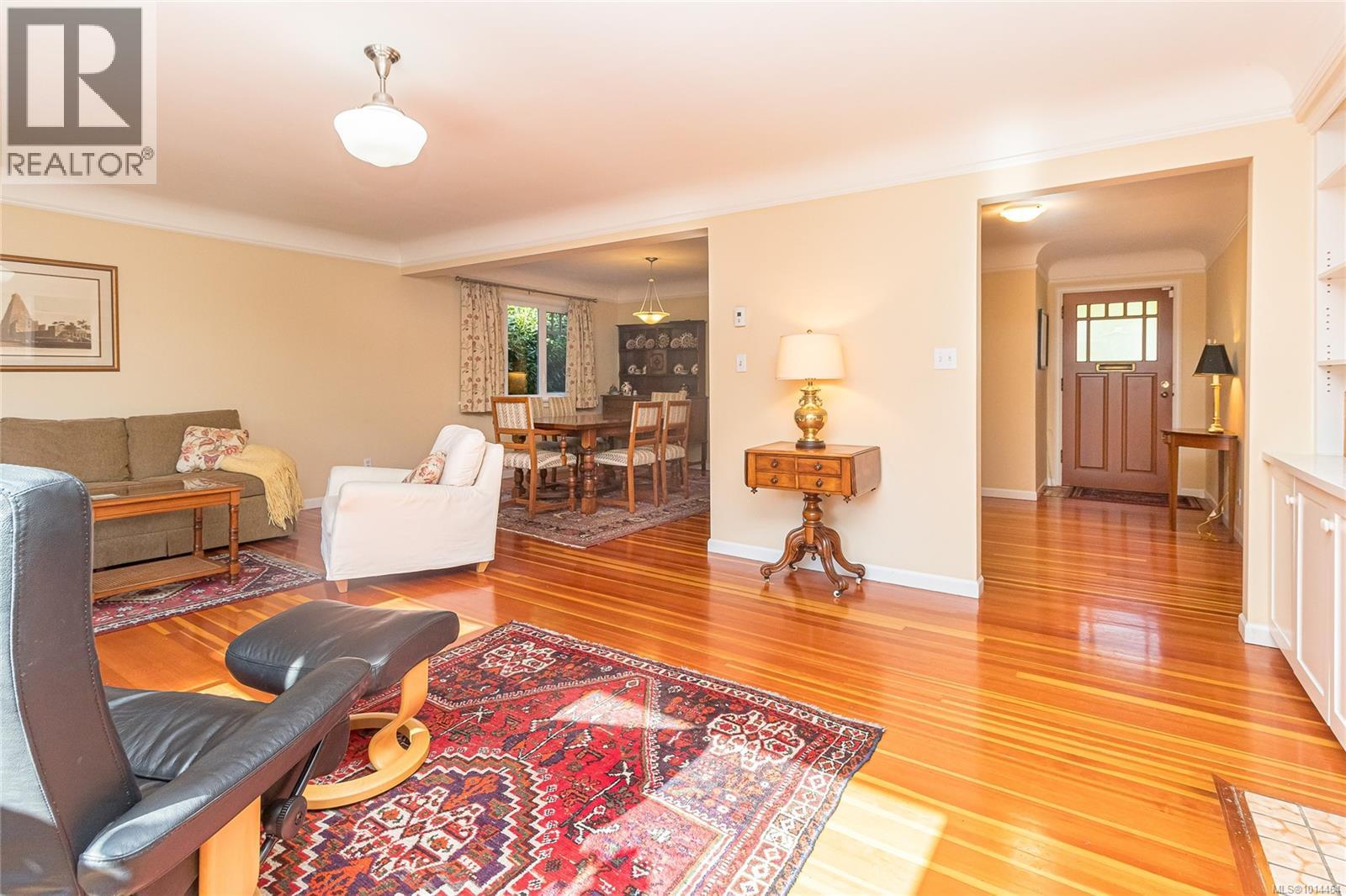 1082 Newport Ave, Oak Bay