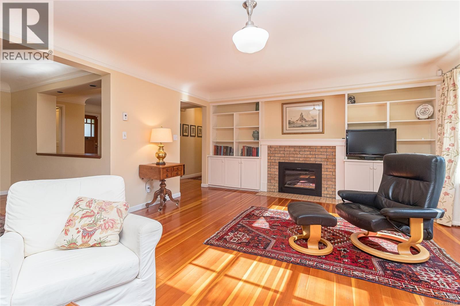 1082 Newport Ave, Oak Bay