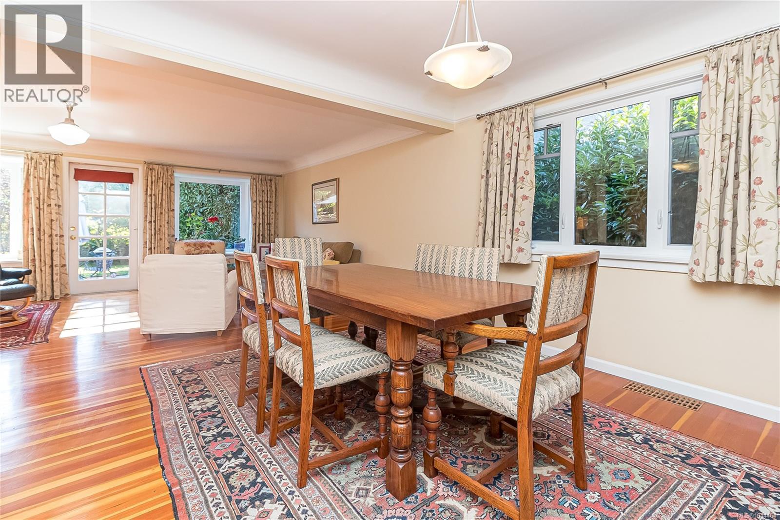 1082 Newport Ave, Oak Bay