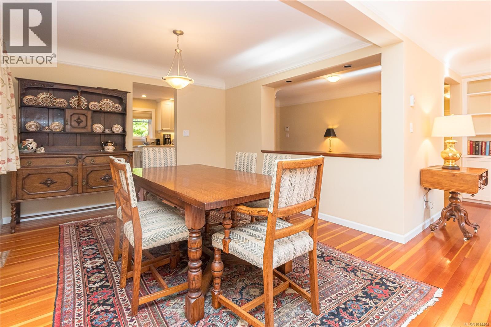 1082 Newport Ave, Oak Bay