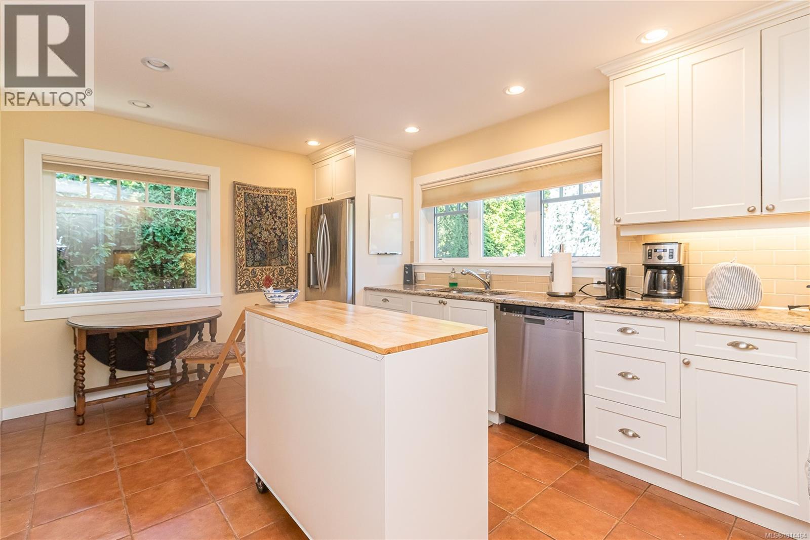 1082 Newport Ave, Oak Bay