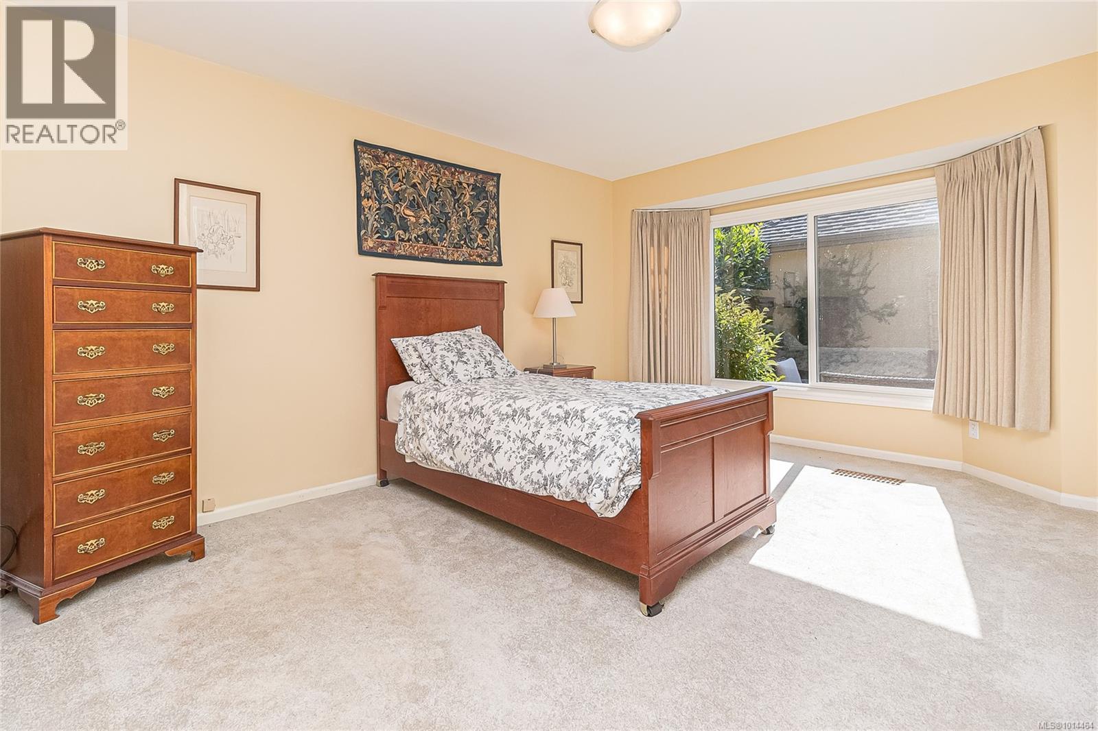 1082 Newport Ave, Oak Bay