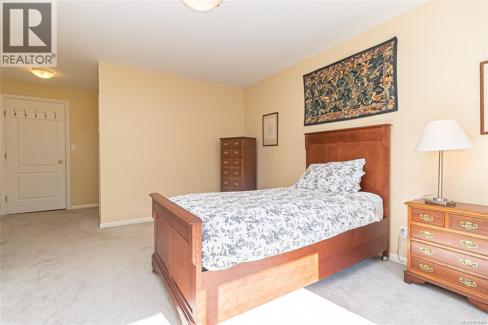 1082 Newport Ave, Oak Bay