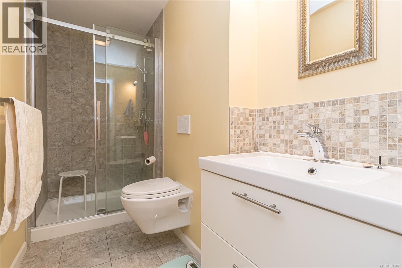 1082 Newport Ave, Oak Bay