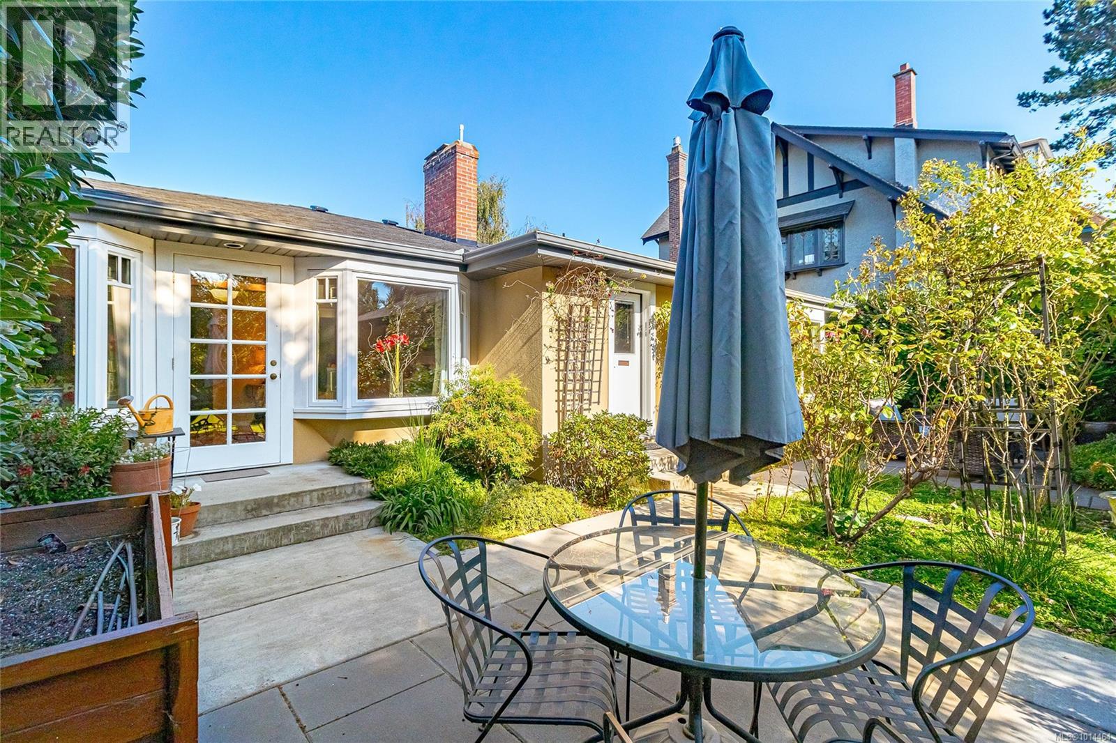 1082 Newport Ave, Oak Bay