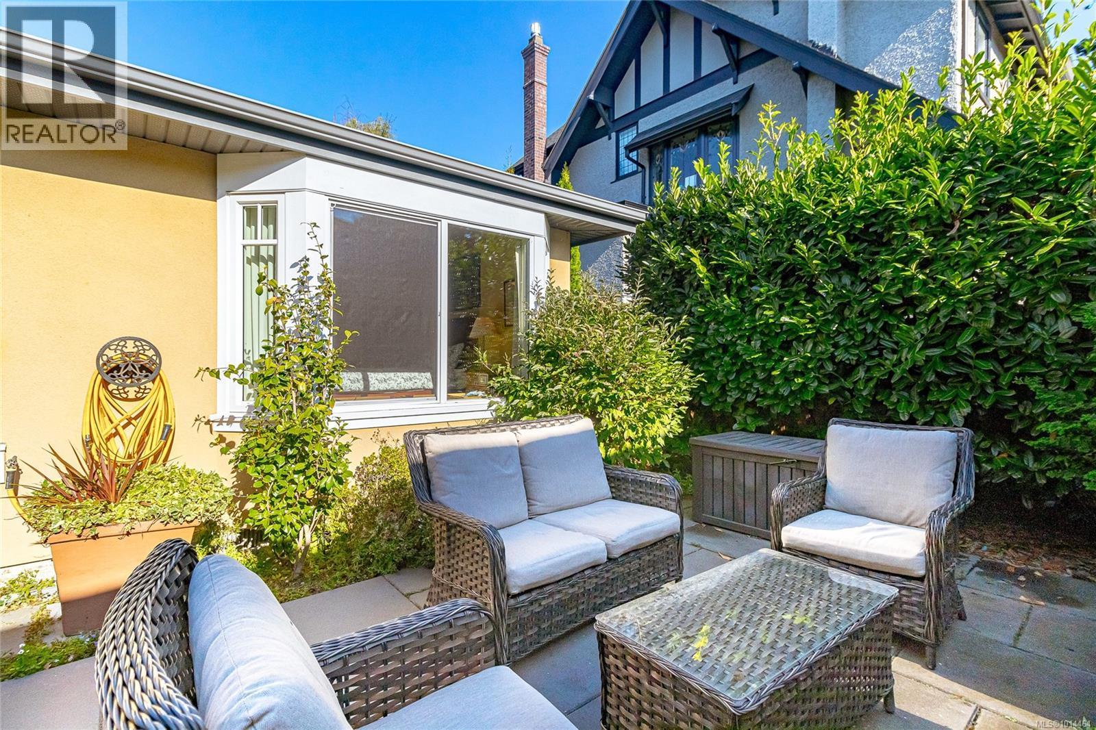 1082 Newport Ave, Oak Bay