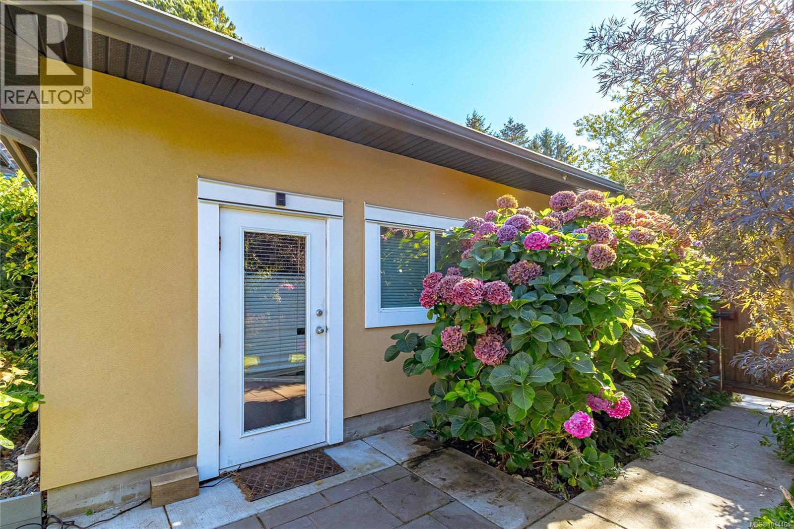 1082 Newport Ave, Oak Bay