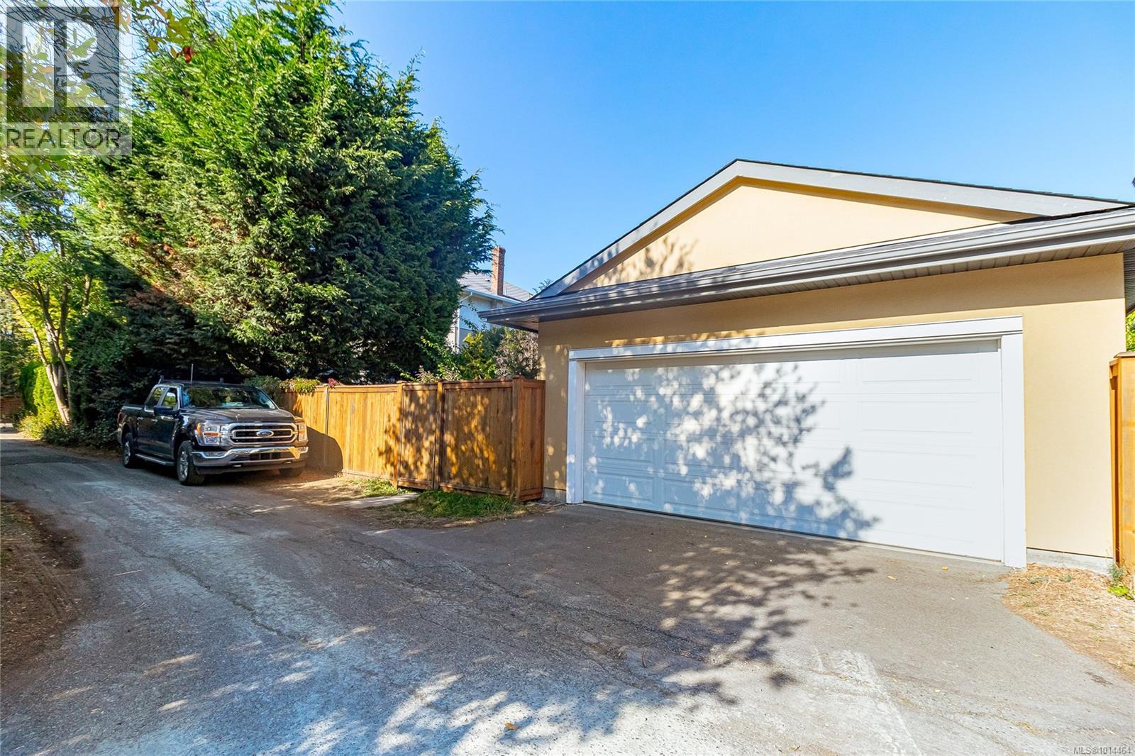 1082 Newport Ave, Oak Bay