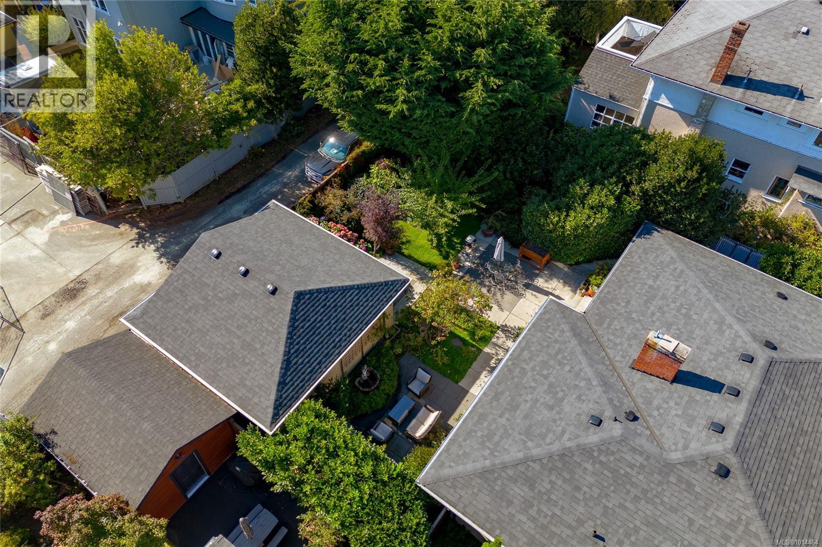 1082 Newport Ave, Oak Bay