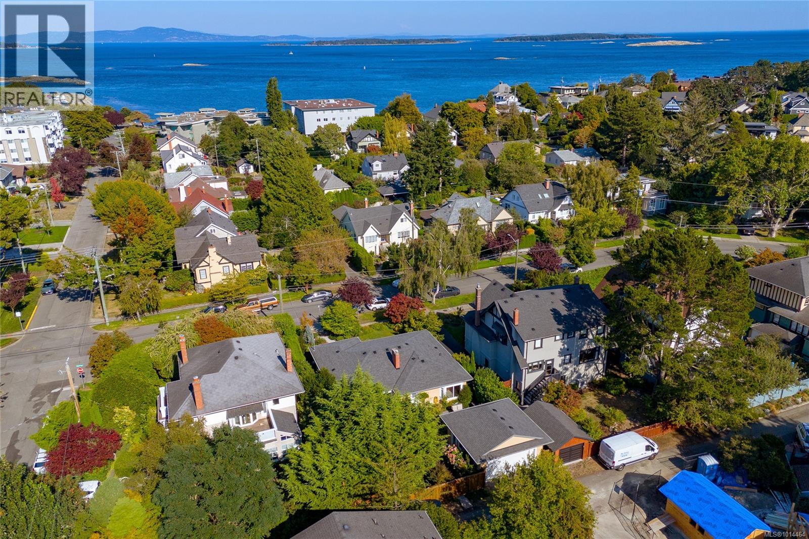 1082 Newport Ave, Oak Bay