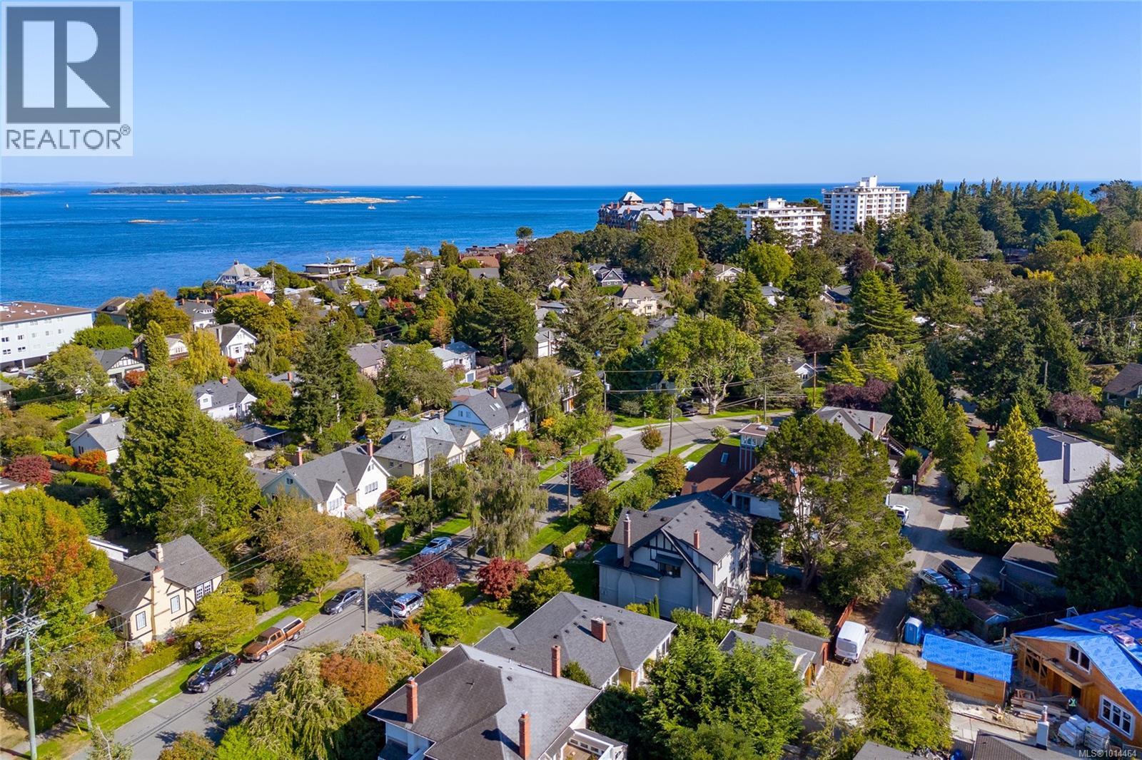 1082 Newport Ave, Oak Bay