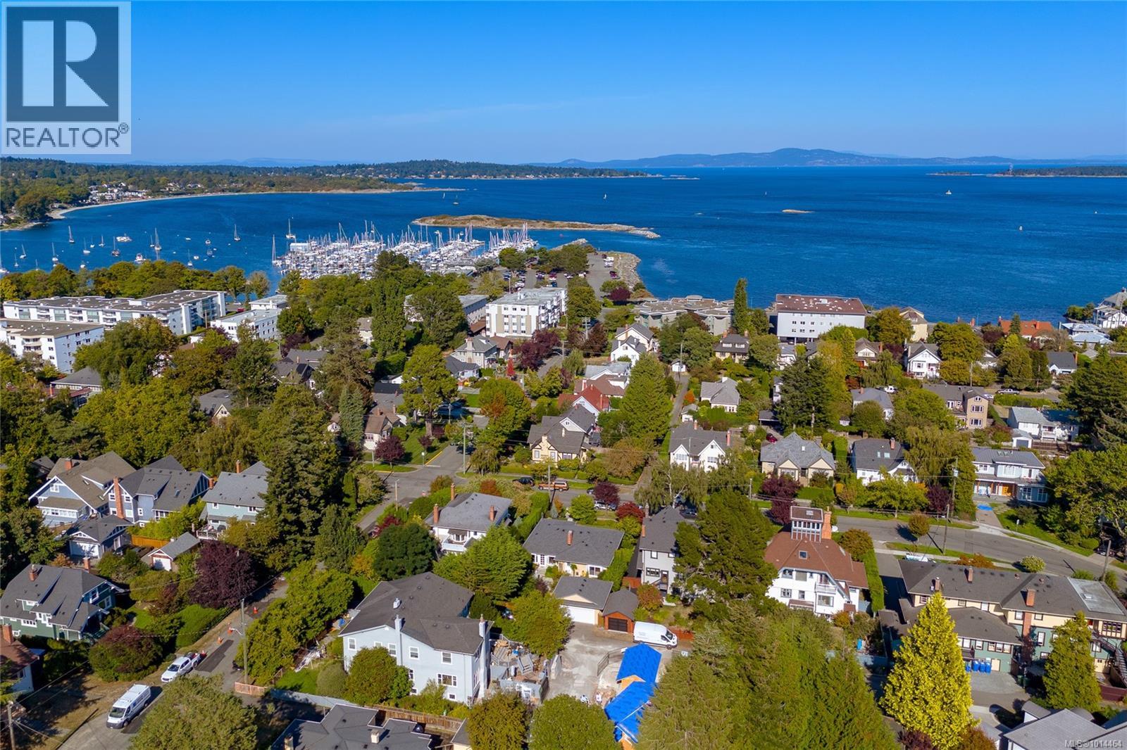 1082 Newport Ave, Oak Bay